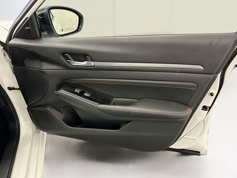 Used 2023 Nissan Altima 2.5 SR FWD image 32