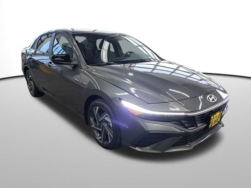 New 2025 Hyundai Elantra Sport image 3