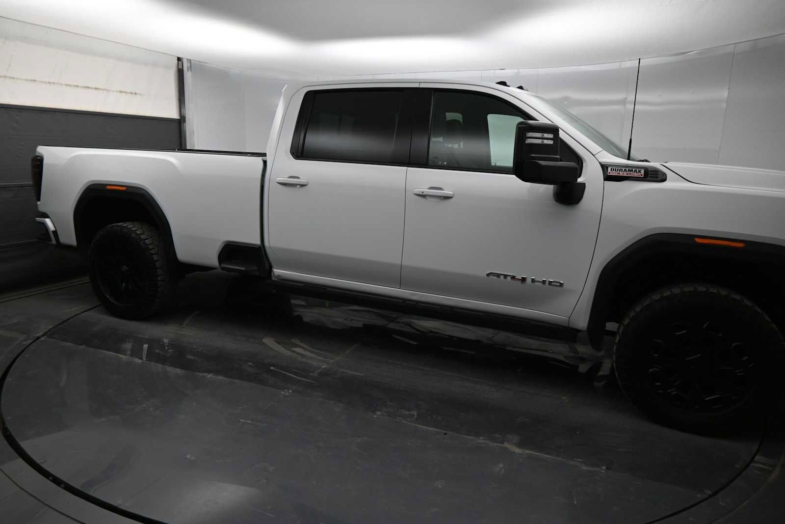 Used 2024 GMC Sierra 2500 AT4 w/ AT4 Premium Plus Package AWD/4WD image 9
