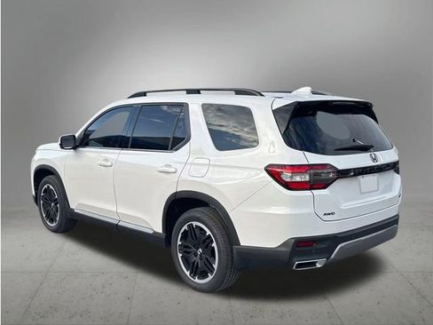 New 2026 Honda Pilot Touring image 3