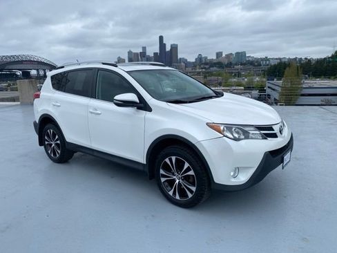 Used 2015 Toyota RAV4 Limited w/ Technology Package AWD/4WD image 28