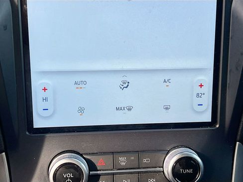 Used 2021 Ford Edge SE image 12