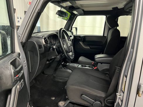 Used 2018 Jeep Wrangler Unlimited Sport S AWD/4WD image 7