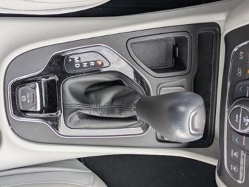 Used 2021 Jeep Cherokee Limited w/ Elite Package image 13