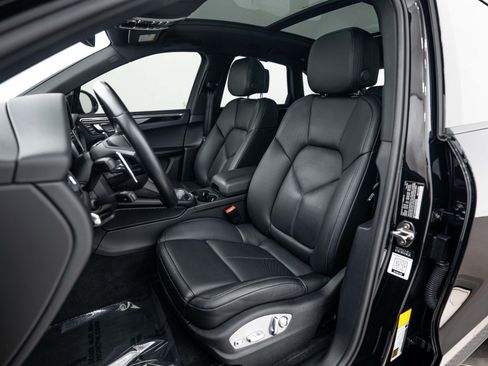 Certified 2024 Porsche Macan AWD/4WD image 5
