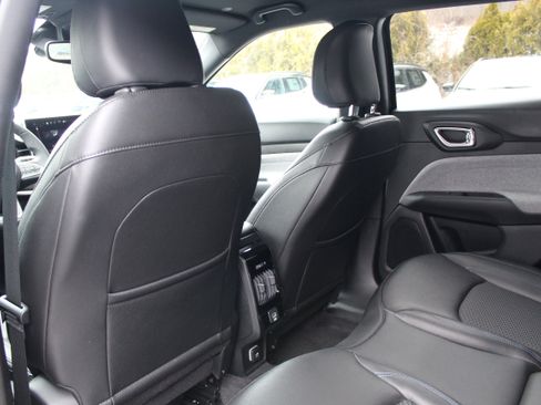 Certified 2024 Jeep Compass Latitude image 15