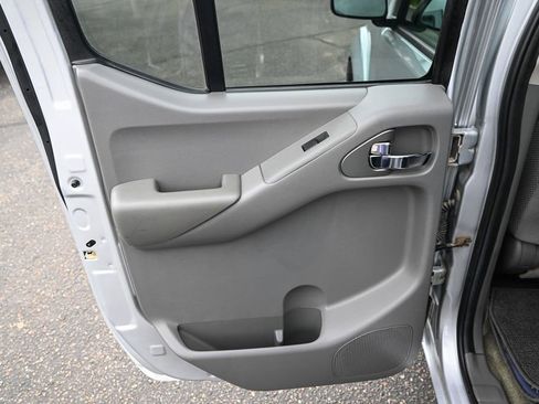 Used 2018 Nissan Frontier SV AWD/4WD image 23
