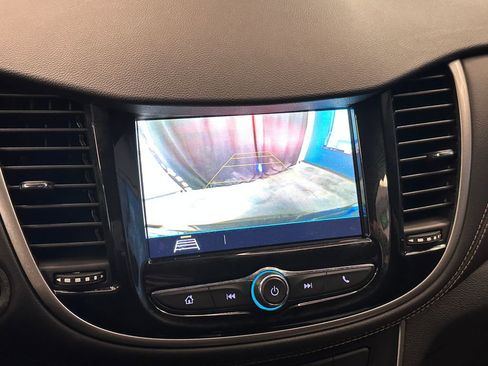 Used 2018 Chevrolet Trax LT w/ Driver Confidence Package AWD/4WD image 12