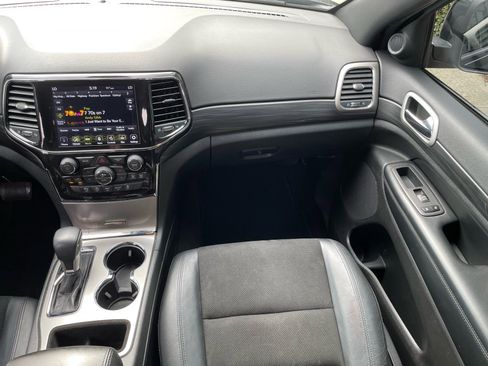 Used 2021 Jeep Grand Cherokee Laredo X RWD image 9