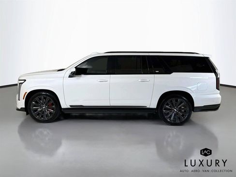 Used 2025 Cadillac Escalade ESV V AWD/4WD image 9