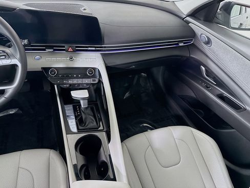 Certified 2025 Hyundai Elantra Limited image 29