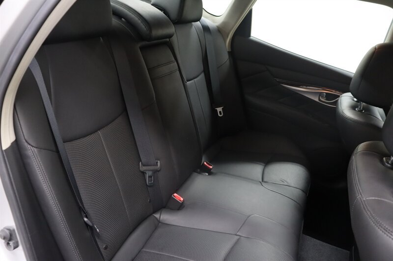 Used 2013 INFINITI M35 w/ Premium Pkg RWD image 26
