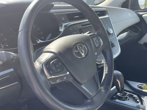 Used 2014 Toyota Avalon XLE image 11