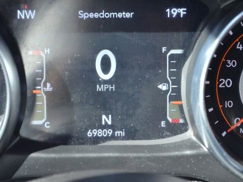 Used 2021 Jeep Gladiator Willys image 23