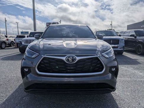 Used 2022 Toyota Highlander LE FWD image 7