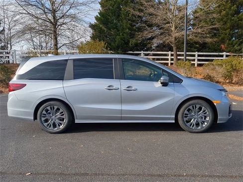 New 2026 Honda Odyssey Touring image 3