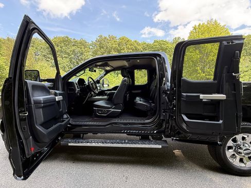 Used 2019 Ford F350 Lariat w/ Chrome Package AWD/4WD image 17