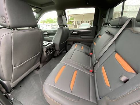 Used 2025 GMC Sierra 1500 AT4 w/ Technology Package AWD/4WD image 14