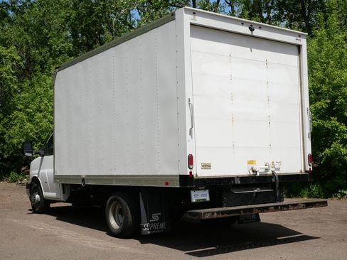 Used 2019 Chevrolet Express 3500 w/ Power Convenience Package RWD image 5