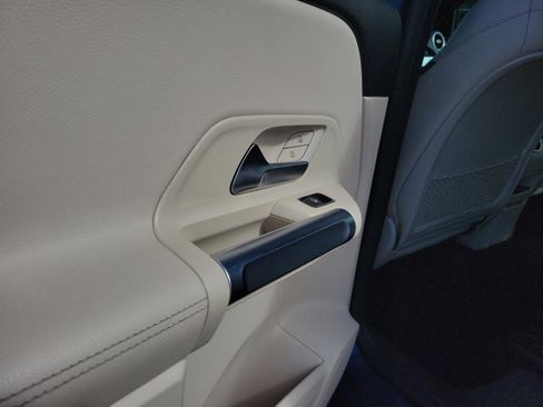 Certified 2021 Mercedes-Benz GLB 250 GLB 250 image 11