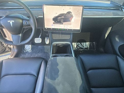 Used 2024 Tesla Model Y Long Range AWD/4WD image 25
