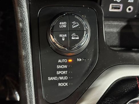 Used 2016 Jeep Cherokee Trailhawk w/ Leather Interior Group AWD/4WD image 26