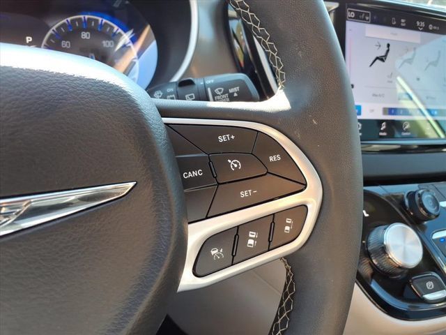 Used 2024 Chrysler Pacifica Touring-L FWD image 21