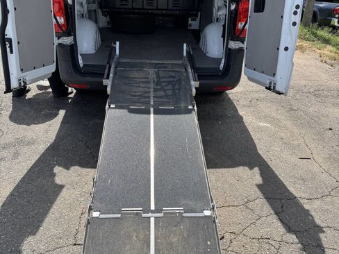 Used 2021 Mercedes-Benz Metris image 4