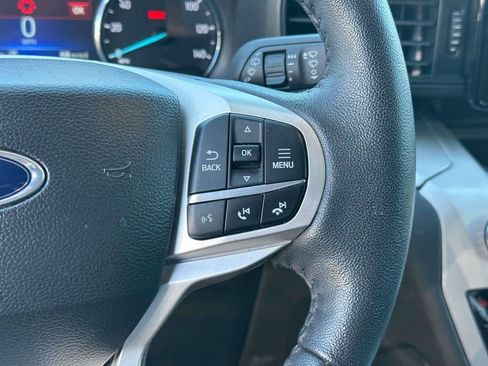 Used 2023 Ford Explorer XLT AWD/4WD image 22