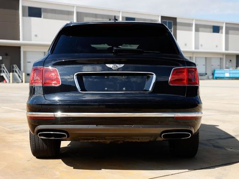 Used 2018 Bentley Bentayga image 9