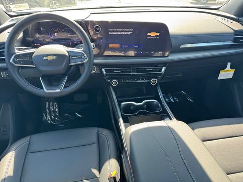 New 2026 Chevrolet Traverse LT w/ Sun and Wheel Package FWD image 16