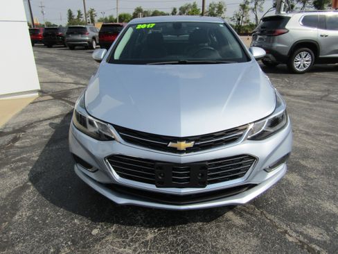 Used 2017 Chevrolet Cruze Premier image 2