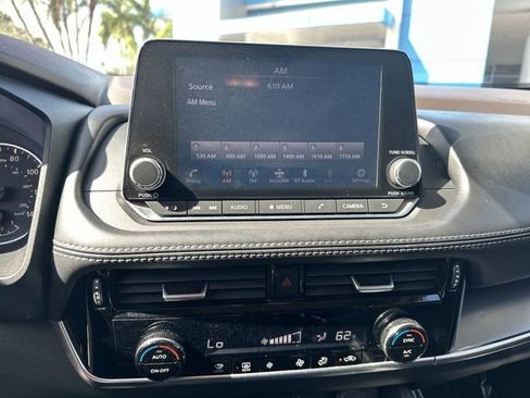 Used 2023 Nissan Rogue SV FWD image 25