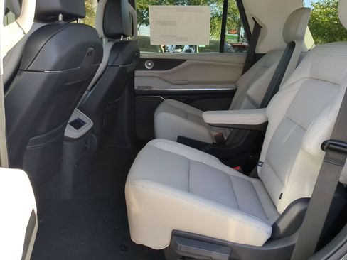 New 2025 Lincoln Navigator Reserve image 22