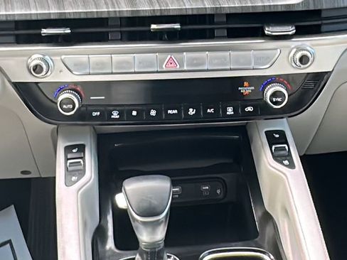 Used 2025 Kia Telluride EX w/ EX Captain's Chair Package image 21