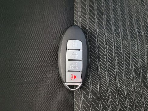 Used 2022 Nissan Versa SV FWD image 32