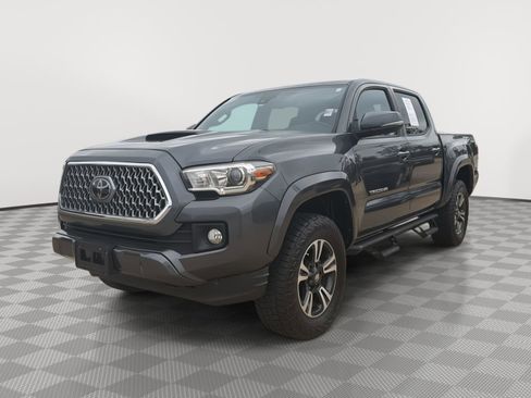Used 2019 Toyota Tacoma TRD Sport image 4