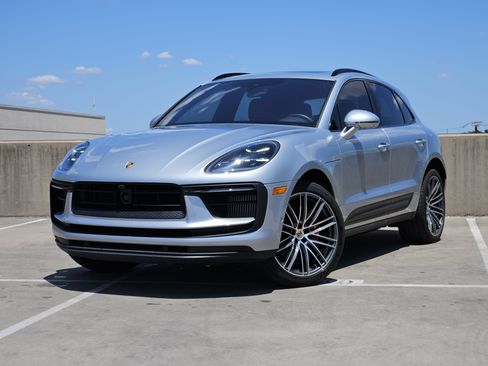 Certified 2024 Porsche Macan S AWD/4WD image 1