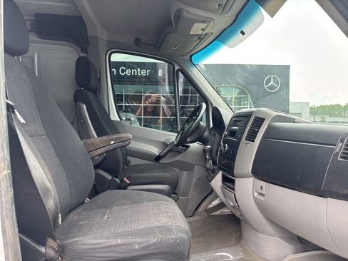 Used 2016 Mercedes-Benz Sprinter 2500 image 38