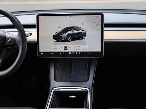 Used 2023 Tesla Model Y Long Range AWD/4WD image 18
