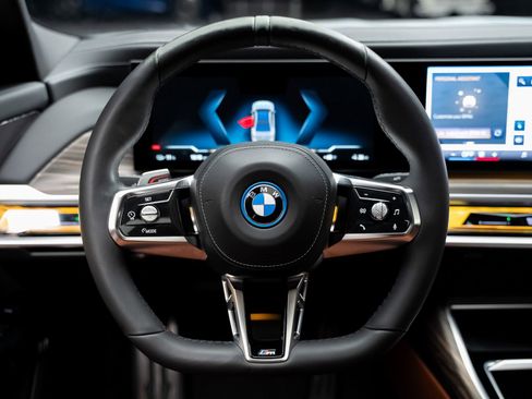 Used 2024 BMW i7 xDrive60 w/ M Sport Package RWD image 42