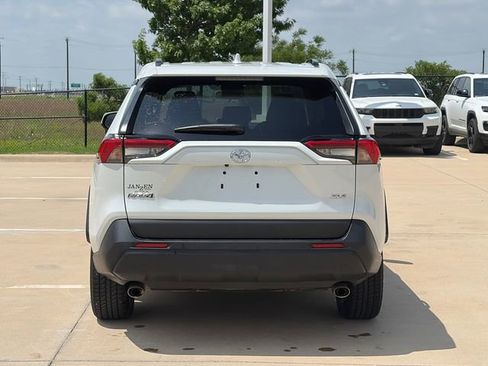 Used 2023 Toyota RAV4 XLE Premium image 8