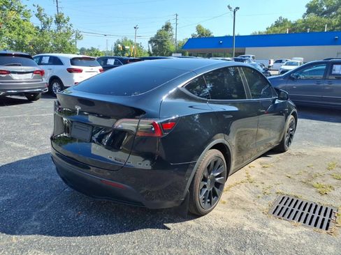 Used 2021 Tesla Model Y Long Range AWD/4WD image 3