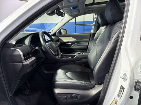 Used 2024 Toyota Grand Highlander AWD Hybrid image 26