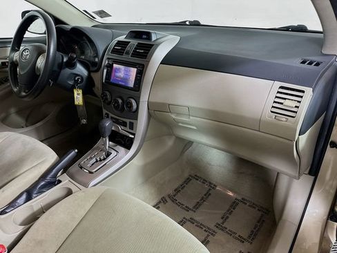 Used 2013 Toyota Corolla LE image 28