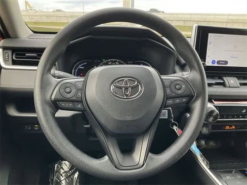 Used 2025 Toyota RAV4 LE image 19