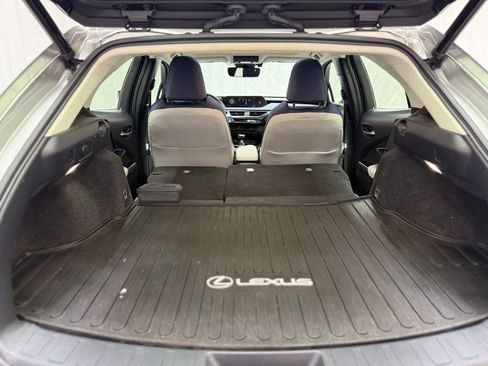 Used 2022 Lexus UX 250h w/ Premium Package image 31