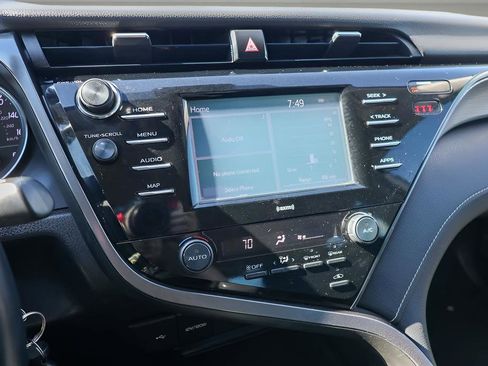 Used 2020 Toyota Camry SE image 16
