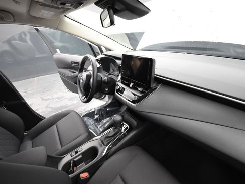 Used 2025 Toyota Corolla LE image 18