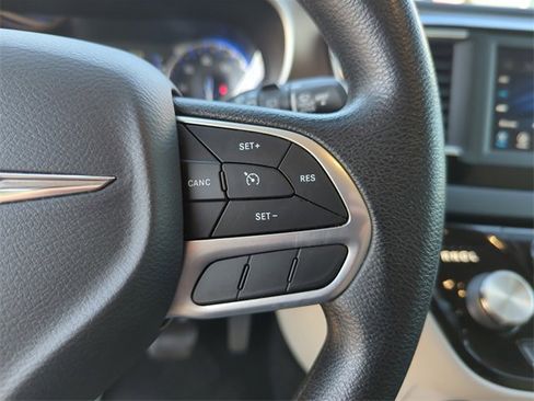 Used 2021 Chrysler Voyager Lxi image 37